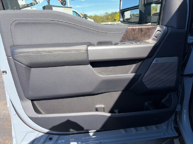 2027 Ford F-350SD Lariat