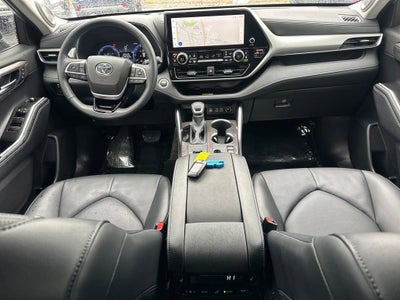 2025 Toyota Highlander Hybrid Platinum