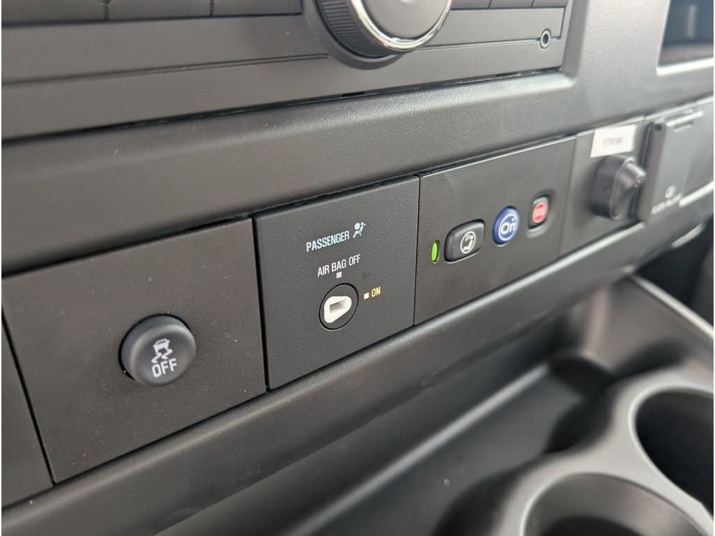 2025 Chevrolet Express Cutaway 3500 1WT