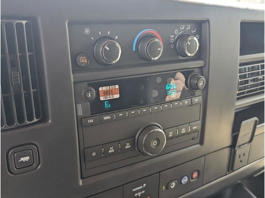 2025 Chevrolet Express Cargo WT