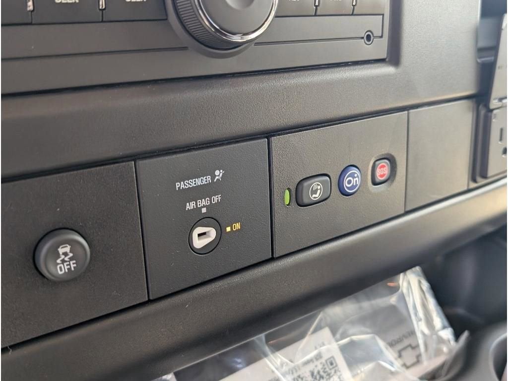 2025 Chevrolet Express Cargo WT