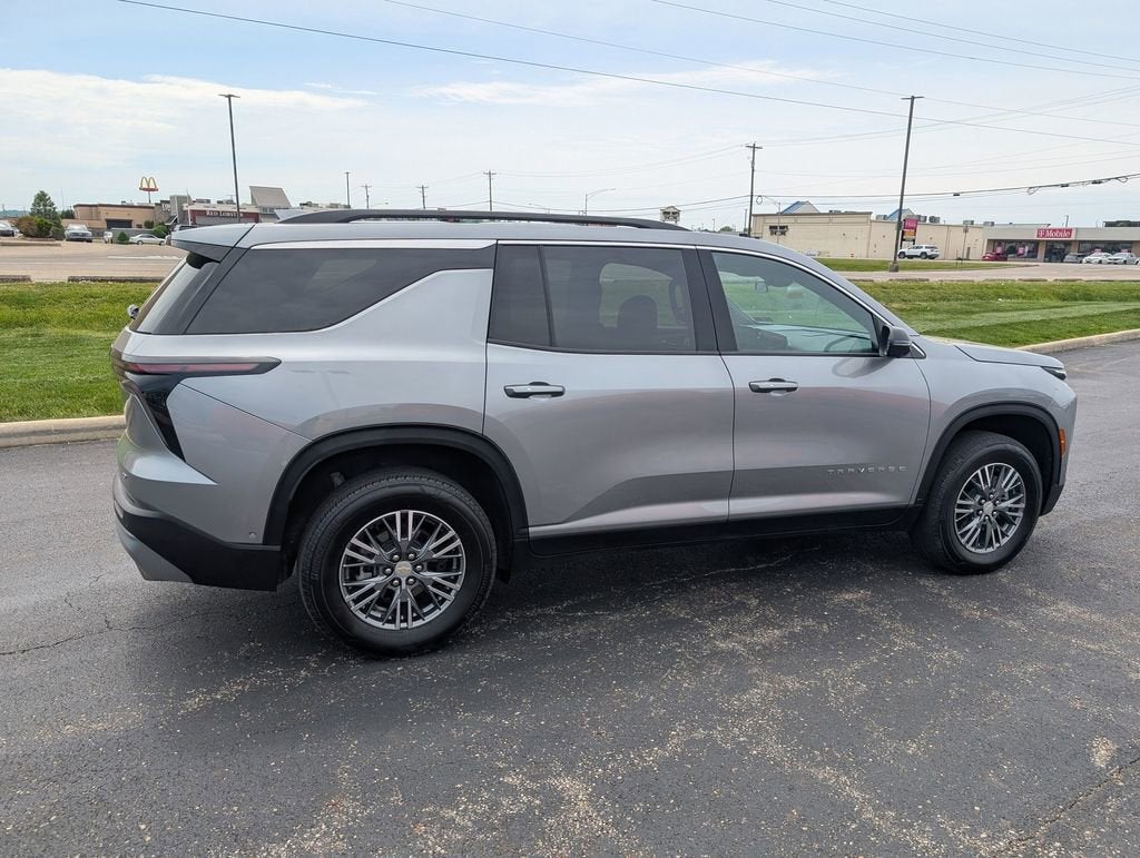 2024 Chevrolet Traverse LT
