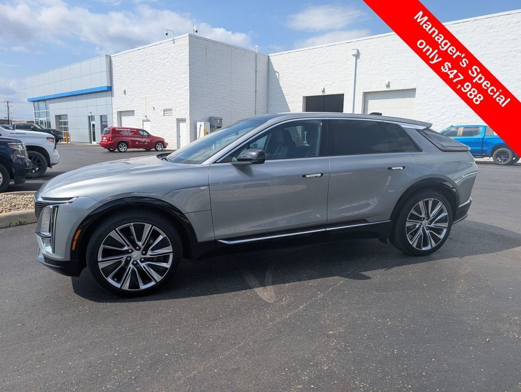 2025 Cadillac LYRIQ Luxury 3