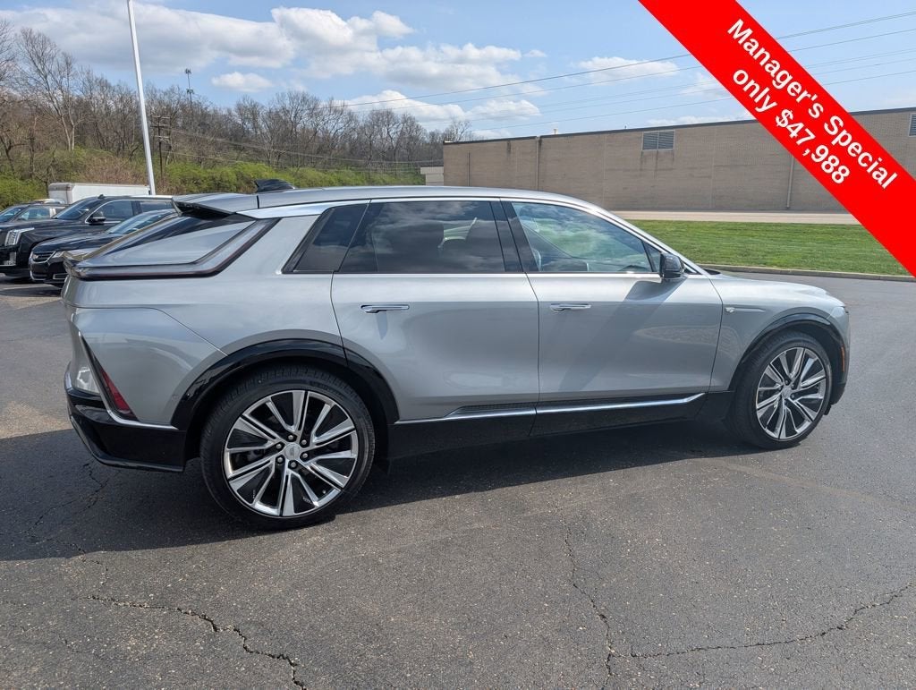 2025 Cadillac LYRIQ Luxury 3