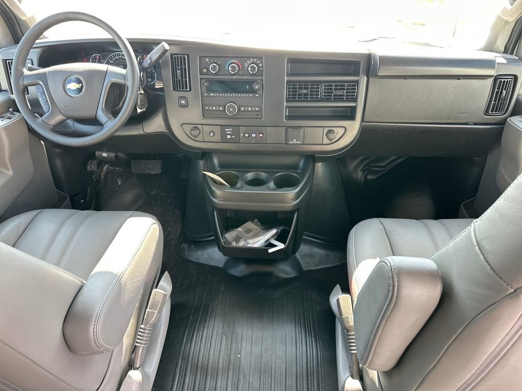 2025 Chevrolet Express Cargo WT
