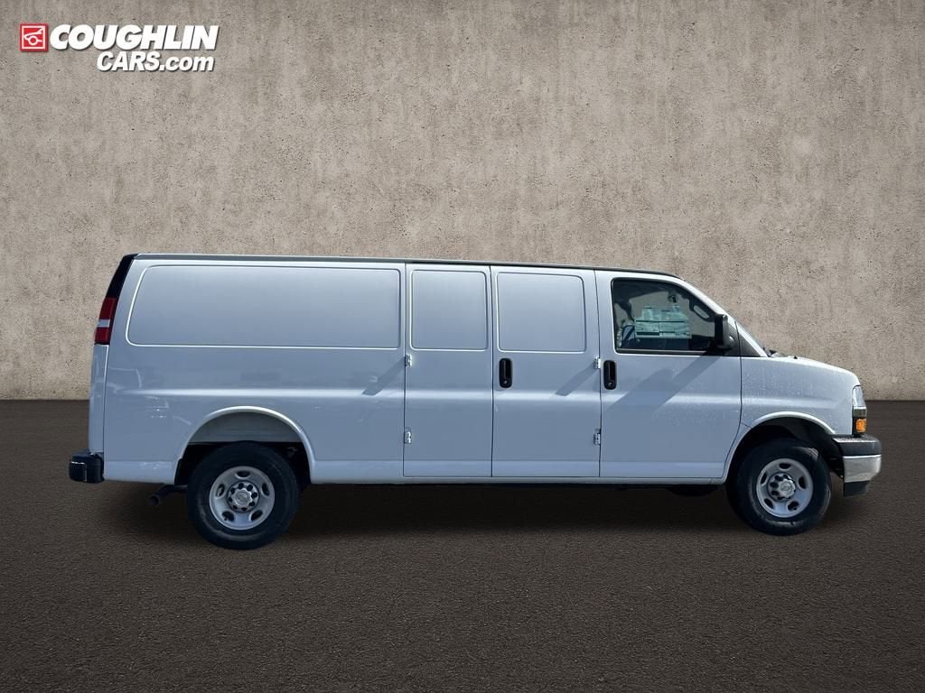 2025 Chevrolet Express Cargo WT