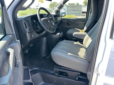 2025 Chevrolet Express Cargo WT