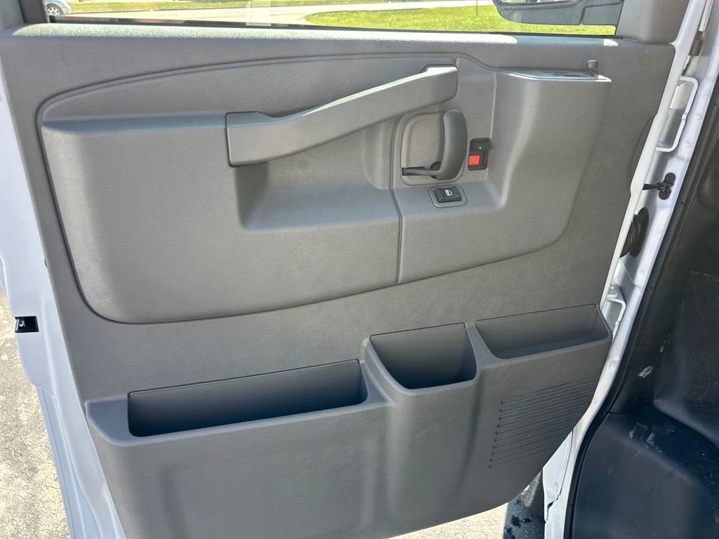 2025 Chevrolet Express Cargo WT