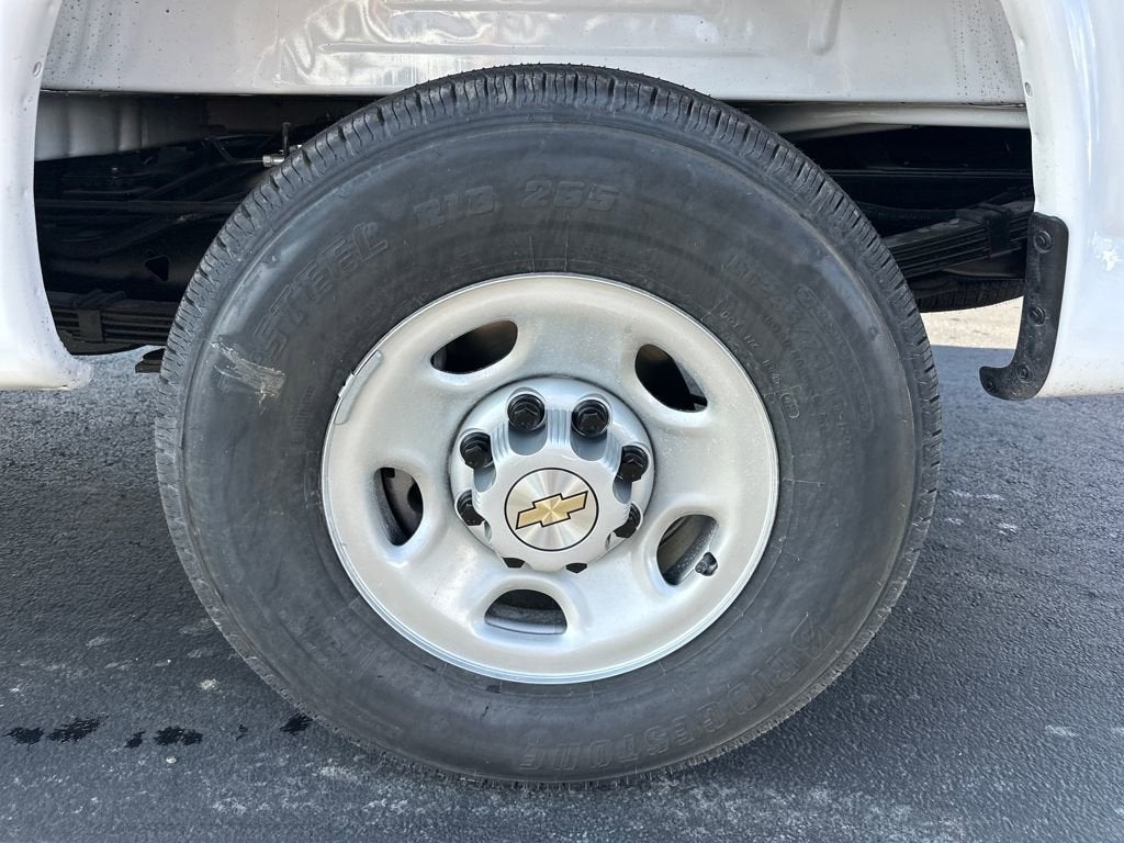 2025 Chevrolet Express Cargo WT