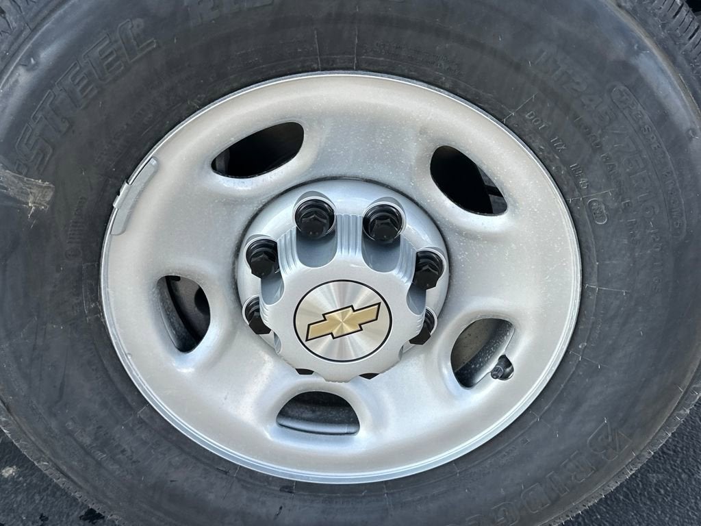 2025 Chevrolet Express Cargo WT