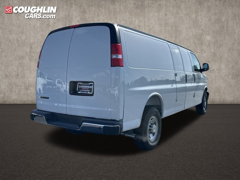 2025 Chevrolet Express Cargo WT