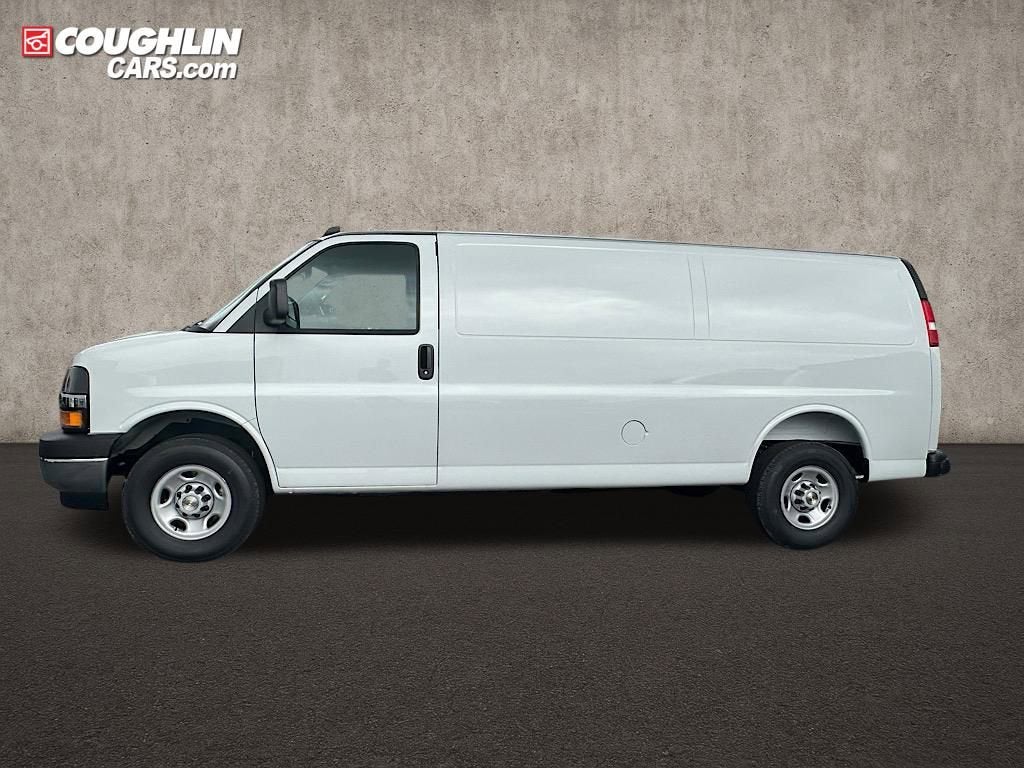 2025 Chevrolet Express Cargo WT