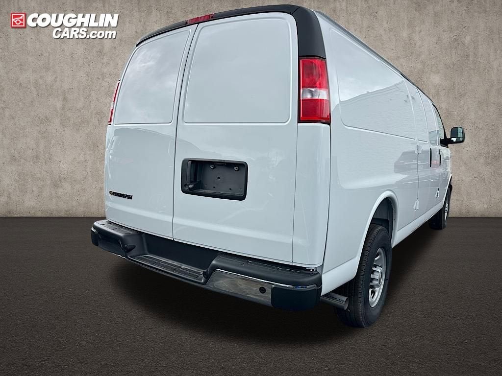 2025 Chevrolet Express Cargo WT