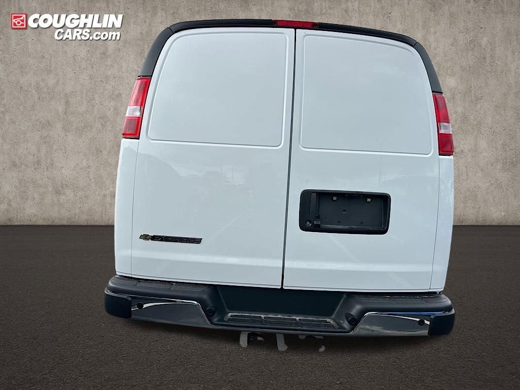 2025 Chevrolet Express Cargo WT