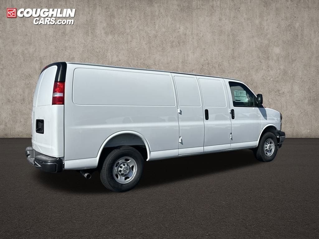 2025 Chevrolet Express Cargo 3500 WT
