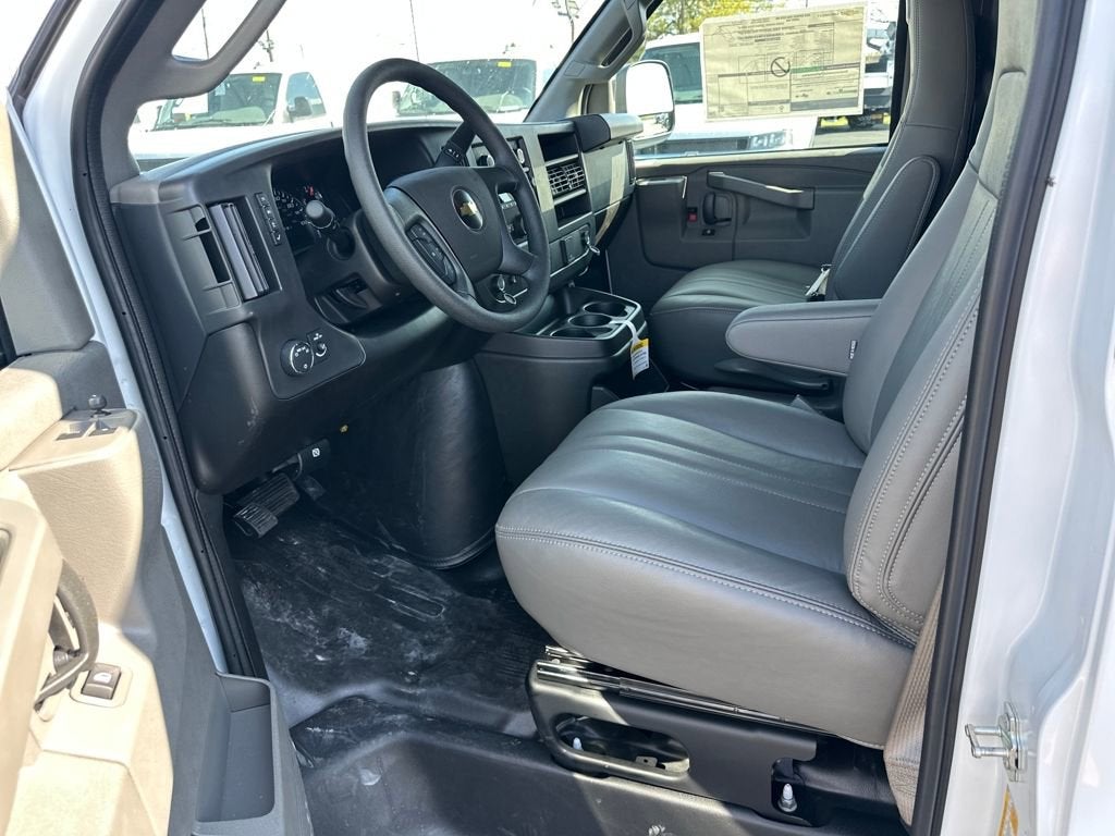 2025 Chevrolet Express Cargo 3500 WT
