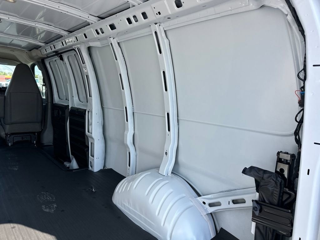 2025 Chevrolet Express Cargo 3500 WT