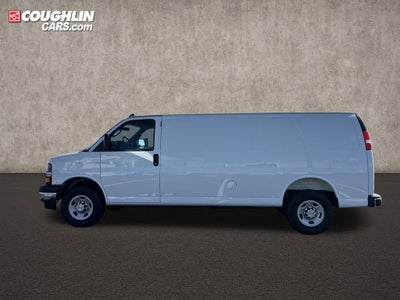 2025 Chevrolet Express Cargo 3500 WT