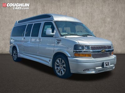 2025 Chevrolet Express Cargo WT