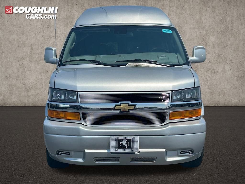 2025 Chevrolet Express Cargo WT