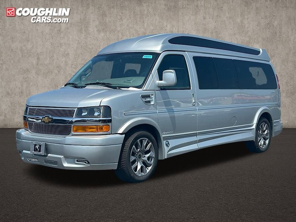 2025 Chevrolet Express Cargo WT