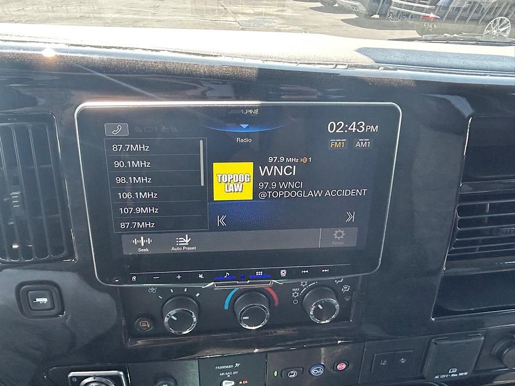 2025 Chevrolet Express Cargo WT