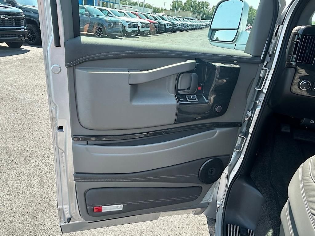 2025 Chevrolet Express Cargo WT