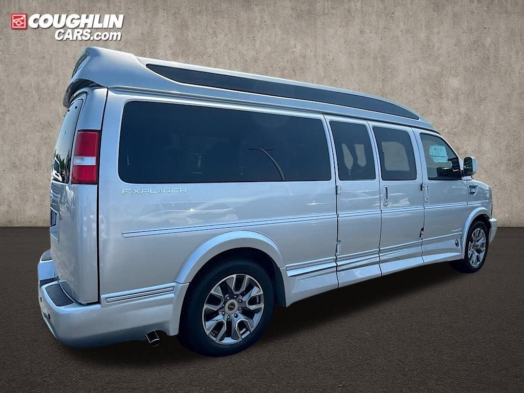 2025 Chevrolet Express Cargo WT