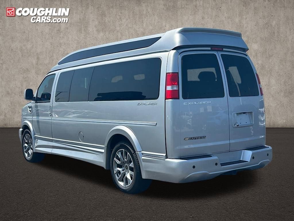 2025 Chevrolet Express Cargo WT