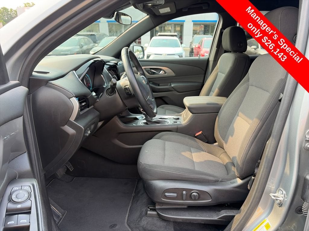 2023 Chevrolet Traverse LT Cloth