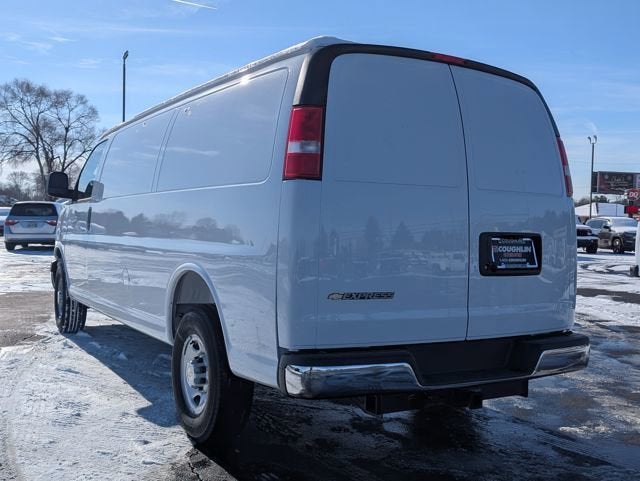2025 Chevrolet Express Cargo 3500 WT