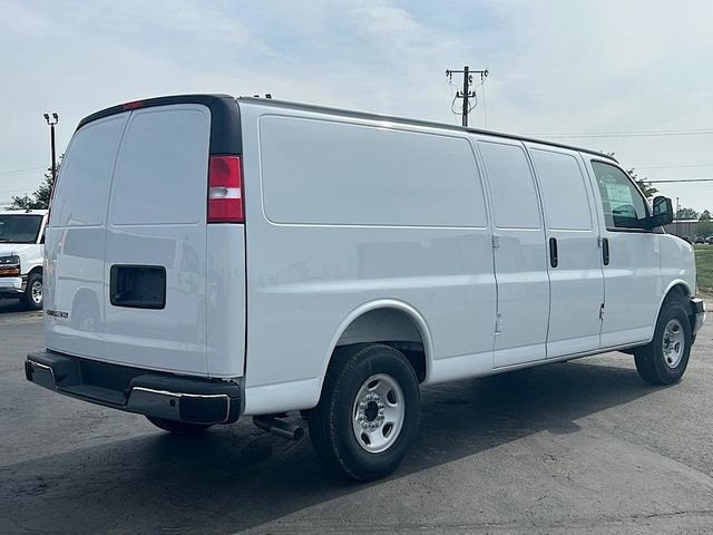2025 Chevrolet Express Cargo WT